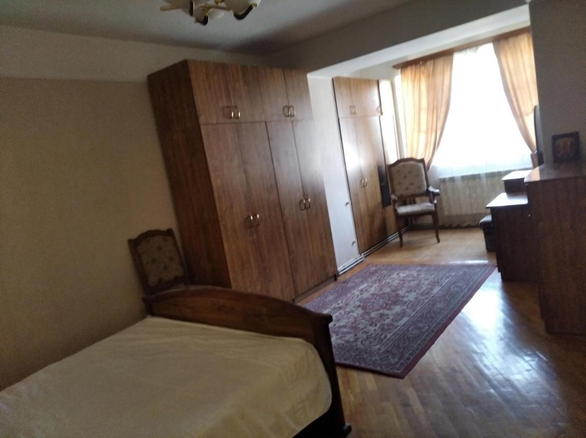 3 Room Apartment In Small Center Of Erivan Exterior foto