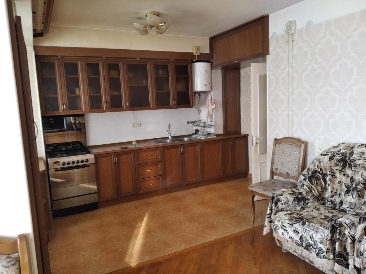 3 Room Apartment In Small Center Of Erivan Exterior foto