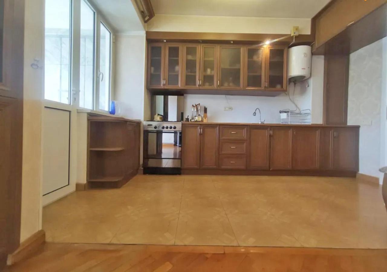 3 Room Apartment In Small Center Of Erivan Exterior foto